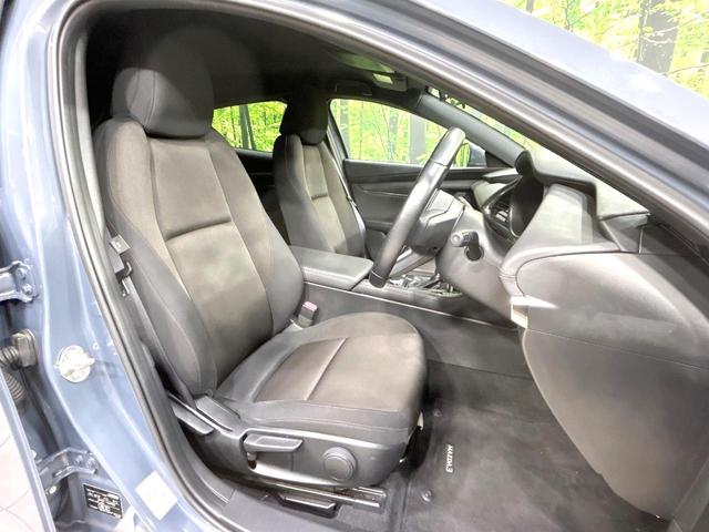 MAZDA3ファストバック 15Sツーリング 禁煙車 8.8型マツダコネクトナビ 衝突軽減装置 レーダクルーズ バックカメラ スマートキー ETC ドラレコ オートライト オートエアコン LEDヘッド 革巻きステアリング 17インチAW(8枚目)