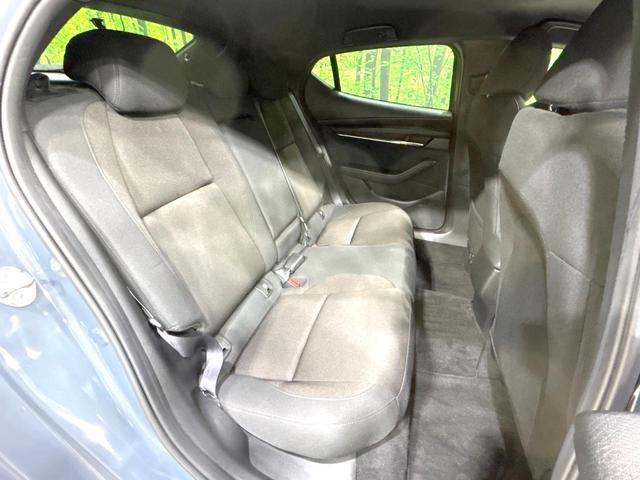 MAZDA3ファストバック 15Sツーリング 禁煙車 8.8型マツダコネクトナビ 衝突軽減装置 レーダクルーズ バックカメラ スマートキー ETC ドラレコ オートライト オートエアコン LEDヘッド 革巻きステアリング 17インチAW(9枚目)