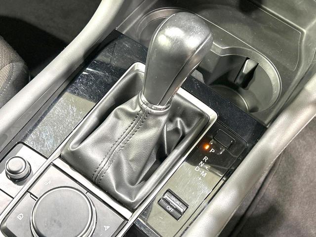 MAZDA3ファストバック 15Sツーリング 禁煙車 8.8型マツダコネクトナビ 衝突軽減装置 レーダクルーズ バックカメラ スマートキー ETC ドラレコ オートライト オートエアコン LEDヘッド 革巻きステアリング 17インチAW(26枚目)