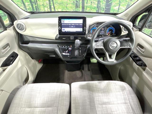 デイズ Ｘ　禁煙車　純正９型ナビ　全周囲カメラ　衝突軽減装置　スマートキー　ＥＴＣ　ドラレコ　オートライト　オートエアコン　純正１４インチＡＷ　フルセグ　盗難防止装置　プライバシーガラス　電動格納ミラー（2枚目）