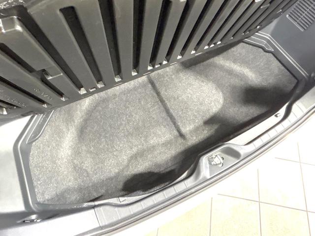 ノア Ｓ－Ｚ　４ＷＤ　禁煙車　寒冷地仕様　フリップダウン　１０．５インチディスプレイオーディオ　両側電動スライドドア　全周囲カメラ　レーダークルーズ　衝突軽減装置　パワーバックドア　シートヒーター　ＥＴＣ　ドラレコ（70枚目）