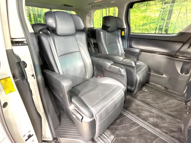アルファードハイブリッド ＳＲ　Ｃパッケージ　４ＷＤ　禁煙車　後期型　サンルーフ　メーカーナビ　後席モニター　全周囲カメラ　両側電動スライド　レーダークルーズ　電動リアゲート　レザーシート　ドラレコ　コーナーセンサー　スマートキー　ＨＩＤヘッド（11枚目）
