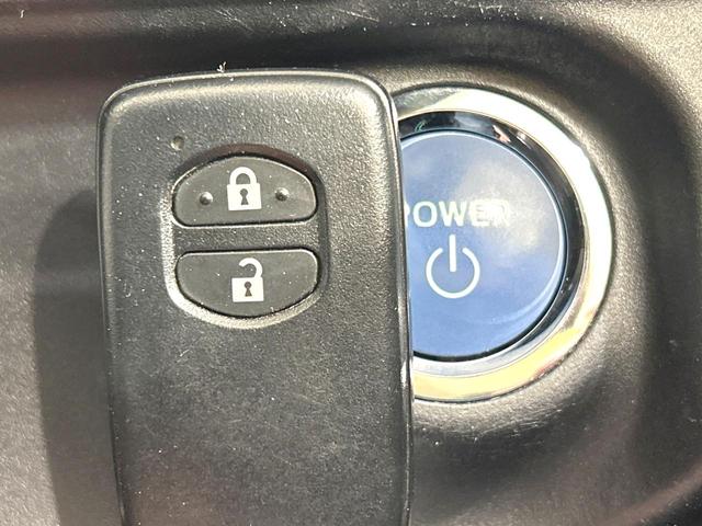 アクア クロスオーバー グラム 禁煙車 純正SDナビ バックカメラ フルセグTV Bluetooth接続 ETC 衝突被害軽減装置 スマートキー シートヒーター LEDヘッドライト オートマチックハイビーム 電動格納ミラー(5枚目)