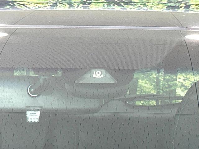 シャトル ハイブリッドＸ　ホンダセンシング　純正ナビ　バックカメラ　衝突被害軽減システム　禁煙車　ハーフレザーシート　スマートキー　ＬＥＤヘッド　ビルトインＥＴＣ　純正１５インチアルミ　車線逸脱警報　オートライト　デュアルエアコン（3枚目）