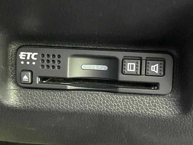シャトル ハイブリッドＸ　ホンダセンシング　純正ナビ　バックカメラ　衝突被害軽減システム　禁煙車　ハーフレザーシート　スマートキー　ＬＥＤヘッド　ビルトインＥＴＣ　純正１５インチアルミ　車線逸脱警報　オートライト　デュアルエアコン（6枚目）