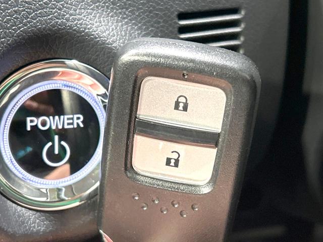 シャトル ハイブリッドＸ　ホンダセンシング　純正ナビ　バックカメラ　衝突被害軽減システム　禁煙車　ハーフレザーシート　スマートキー　ＬＥＤヘッド　ビルトインＥＴＣ　純正１５インチアルミ　車線逸脱警報　オートライト　デュアルエアコン（40枚目）