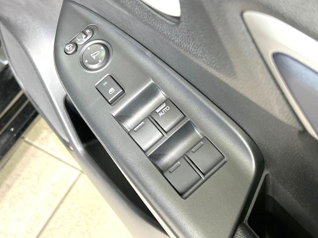 シャトル ハイブリッドＸ　ホンダセンシング　純正ナビ　バックカメラ　衝突被害軽減システム　禁煙車　ハーフレザーシート　スマートキー　ＬＥＤヘッド　ビルトインＥＴＣ　純正１５インチアルミ　車線逸脱警報　オートライト　デュアルエアコン（51枚目）