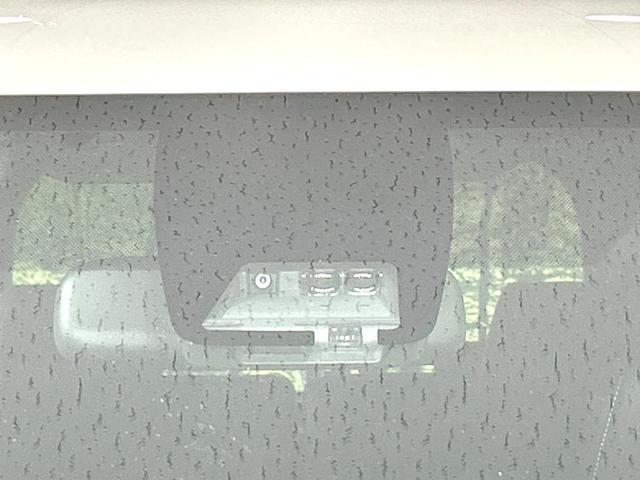 ヴォクシー ＺＳ　ＧＲスポーツ　禁煙車　純正ナビ　バックカメラ　ＣＤ／ＤＶＤ／フルセグ　Ｂｌｕｅｔｏｏｔｈ　衝突被害軽減　ＬＥＤヘッド／フォグ　オートハイビーム　スマートキー　電動スライド　クルコン　ＥＴＣ　ハーフレザーシート（5枚目）