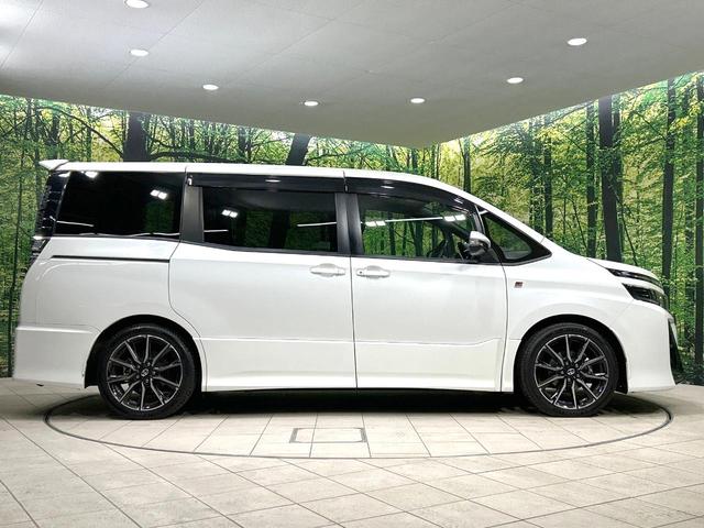 ヴォクシー ＺＳ　ＧＲスポーツ　禁煙車　純正ナビ　バックカメラ　ＣＤ／ＤＶＤ／フルセグ　Ｂｌｕｅｔｏｏｔｈ　衝突被害軽減　ＬＥＤヘッド／フォグ　オートハイビーム　スマートキー　電動スライド　クルコン　ＥＴＣ　ハーフレザーシート（17枚目）