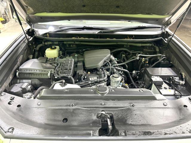 ランドクルーザープラド ＴＸ　Ｌパッケージ　後期型　４ＷＤ　禁煙車　メーカー純正９型ナビ　全周囲カメラ　衝突被害軽減システム　レーダークルーズ　レザーシート　前席シートエアコン　コーナーセンサー　ＬＥＤヘッド　ルーフレール　ＥＴＣ　スマートキー（18枚目）