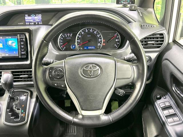 ヴォクシー Ｖ　禁煙車　ＳＤナビ　バックカメラ　　ＣＤ／ＤＶＤ／フルセグ　Ｂｌｕｅｔｏｏｔｈ　ＬＥＤヘッド　オートハイビーム　オートライト　両側電動ドア　クルーズコントロール　コーナーセンサー　スマートキー　ＥＴＣ（12枚目）