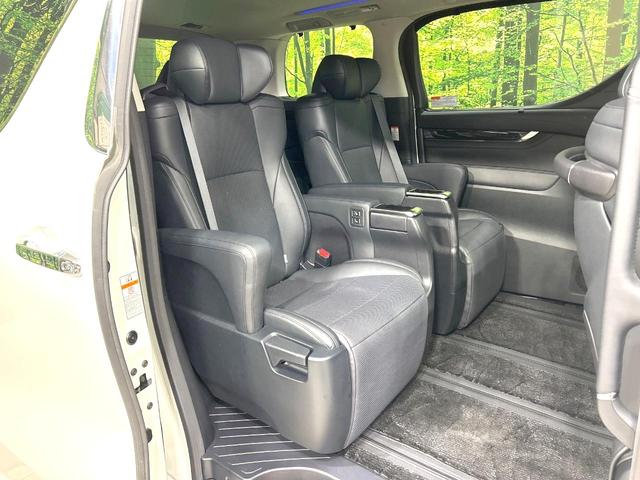 アルファード ２．５Ｓ　Ｃパッケージ　後期型　禁煙車　純正１０．５インチナビ　バックカメラ　ＣＤ／ＤＶＤ／フルセグ　Ｂｌｕｅｔｏｏｔｈ　衝突軽減装置　サンルーフ　フリップダウン　レーダクルーズ　シートベンチレーション　パワーバックドア（9枚目）