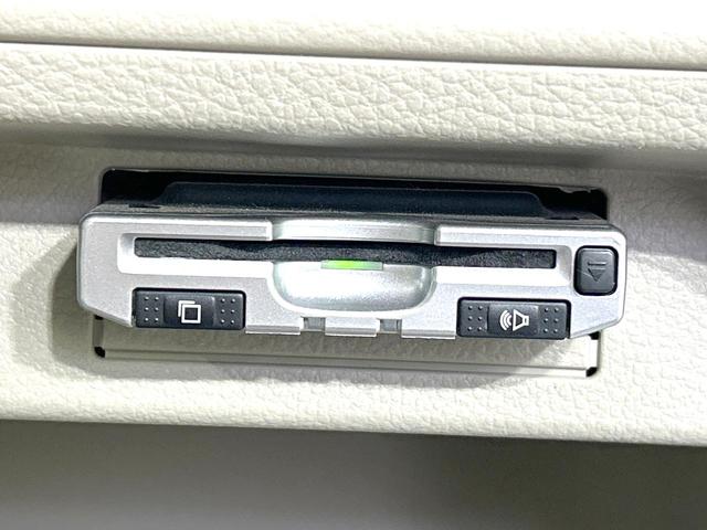 アルトラパン Ｓ　禁煙車　ナビ　ＣＤ／ＤＶＤ／フルセグ　Ｂｌｕｅｔｏｏｔｈ　衝突軽減装置　シートヒーター　スマートキー　ＥＴＣ　ＨＩＤヘッド　盗難防止装置　プライバシーガラス　電動格納ミラー　横滑防止装置（6枚目）