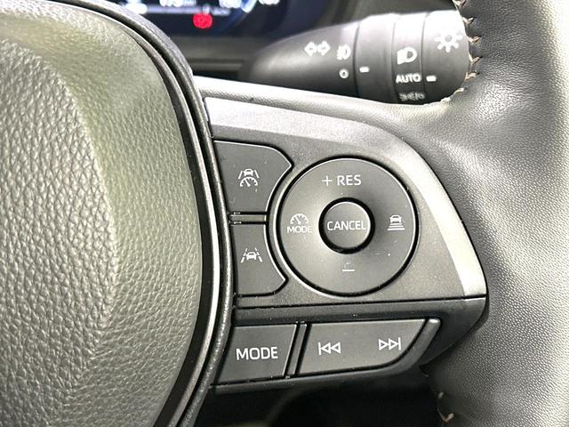 カローラツーリング ハイブリッド　ダブルバイビー　禁煙車　純正１０．５インチナビ　バックカメラ　衝突軽減装置　レーダクルーズ　シートヒーター　ステアリングヒーター　ＥＴＣ　スマートキー　ＬＥＤヘッド　革巻きステアリング　純正１７インチＡＷ（6枚目）