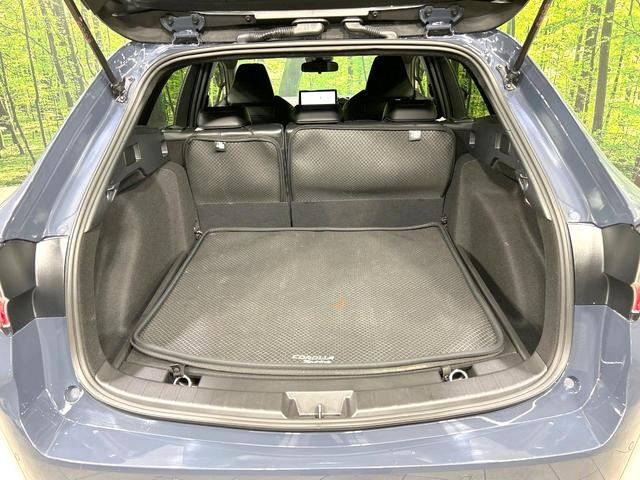 カローラツーリング ハイブリッド　ダブルバイビー　禁煙車　純正１０．５インチナビ　バックカメラ　衝突軽減装置　レーダクルーズ　シートヒーター　ステアリングヒーター　ＥＴＣ　スマートキー　ＬＥＤヘッド　革巻きステアリング　純正１７インチＡＷ（10枚目）
