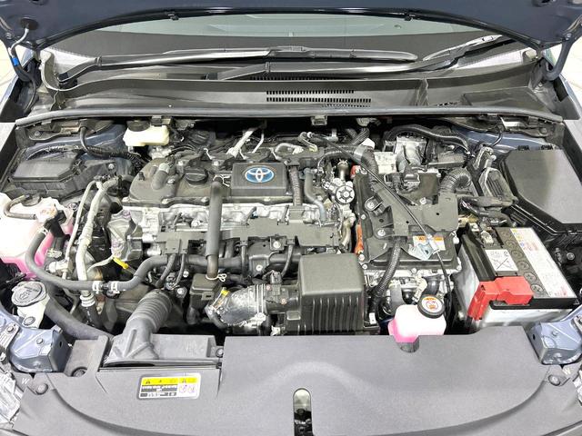 カローラツーリング ハイブリッド　ダブルバイビー　禁煙車　純正１０．５インチナビ　バックカメラ　衝突軽減装置　レーダクルーズ　シートヒーター　ステアリングヒーター　ＥＴＣ　スマートキー　ＬＥＤヘッド　革巻きステアリング　純正１７インチＡＷ（18枚目）