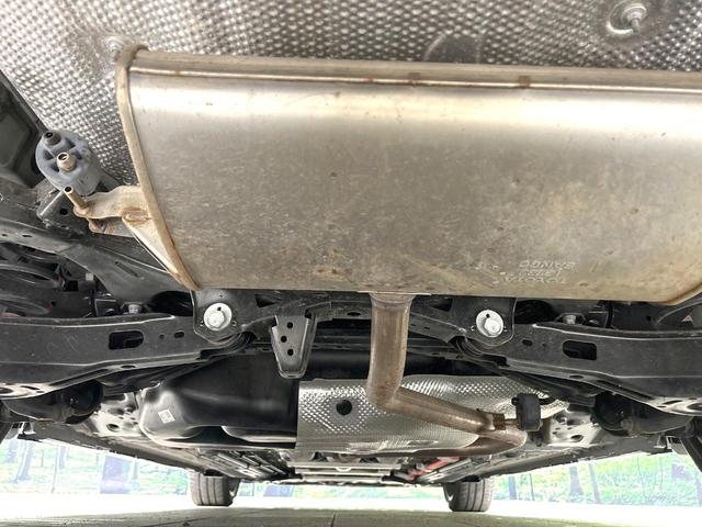 カローラツーリング ハイブリッド　ダブルバイビー　禁煙車　純正１０．５インチナビ　バックカメラ　衝突軽減装置　レーダクルーズ　シートヒーター　ステアリングヒーター　ＥＴＣ　スマートキー　ＬＥＤヘッド　革巻きステアリング　純正１７インチＡＷ（19枚目）