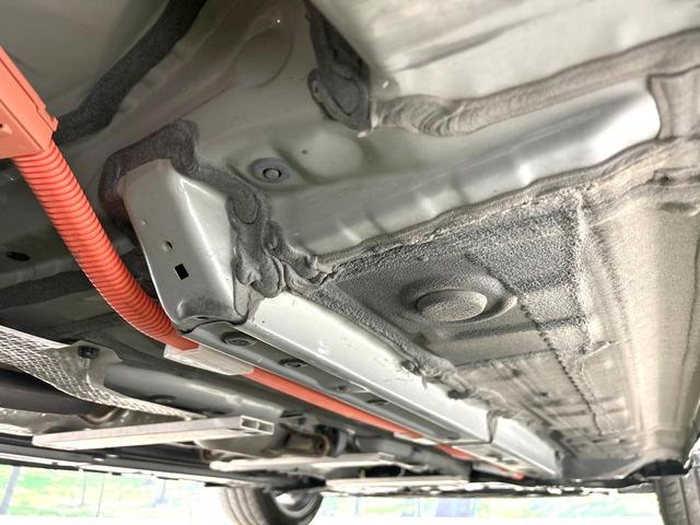 カローラツーリング ハイブリッド　ダブルバイビー　禁煙車　純正１０．５インチナビ　バックカメラ　衝突軽減装置　レーダクルーズ　シートヒーター　ステアリングヒーター　ＥＴＣ　スマートキー　ＬＥＤヘッド　革巻きステアリング　純正１７インチＡＷ（23枚目）