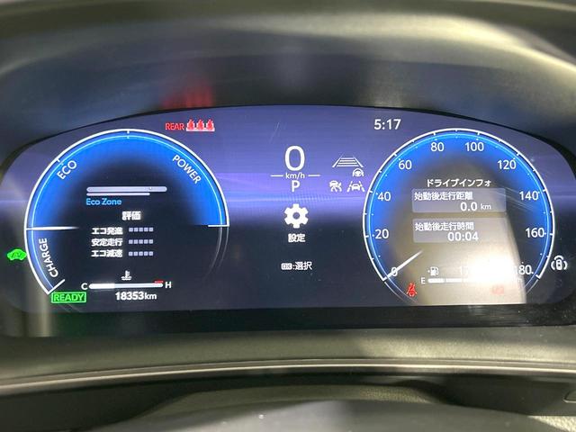 カローラツーリング ハイブリッド　ダブルバイビー　禁煙車　純正１０．５インチナビ　バックカメラ　衝突軽減装置　レーダクルーズ　シートヒーター　ステアリングヒーター　ＥＴＣ　スマートキー　ＬＥＤヘッド　革巻きステアリング　純正１７インチＡＷ（24枚目）