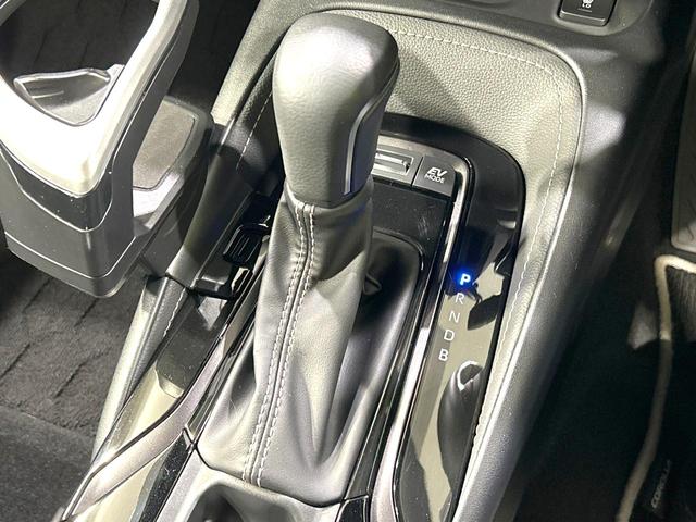 カローラツーリング ハイブリッド　ダブルバイビー　禁煙車　純正１０．５インチナビ　バックカメラ　衝突軽減装置　レーダクルーズ　シートヒーター　ステアリングヒーター　ＥＴＣ　スマートキー　ＬＥＤヘッド　革巻きステアリング　純正１７インチＡＷ（25枚目）