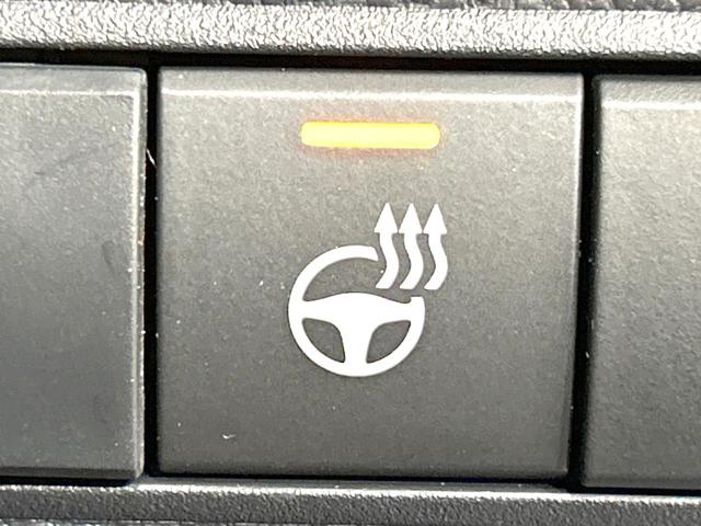 カローラツーリング ハイブリッド　ダブルバイビー　禁煙車　純正１０．５インチナビ　バックカメラ　衝突軽減装置　レーダクルーズ　シートヒーター　ステアリングヒーター　ＥＴＣ　スマートキー　ＬＥＤヘッド　革巻きステアリング　純正１７インチＡＷ（31枚目）