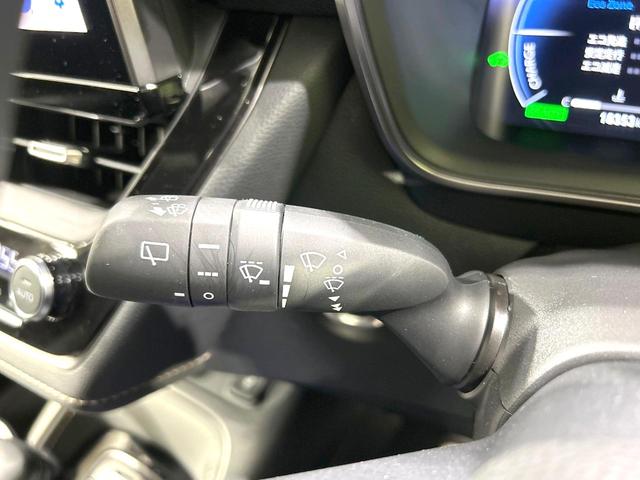 カローラツーリング ハイブリッド　ダブルバイビー　禁煙車　純正１０．５インチナビ　バックカメラ　衝突軽減装置　レーダクルーズ　シートヒーター　ステアリングヒーター　ＥＴＣ　スマートキー　ＬＥＤヘッド　革巻きステアリング　純正１７インチＡＷ（36枚目）