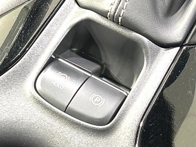 カローラツーリング ハイブリッド　ダブルバイビー　禁煙車　純正１０．５インチナビ　バックカメラ　衝突軽減装置　レーダクルーズ　シートヒーター　ステアリングヒーター　ＥＴＣ　スマートキー　ＬＥＤヘッド　革巻きステアリング　純正１７インチＡＷ（54枚目）