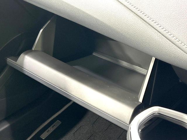 カローラツーリング ハイブリッド　ダブルバイビー　禁煙車　純正１０．５インチナビ　バックカメラ　衝突軽減装置　レーダクルーズ　シートヒーター　ステアリングヒーター　ＥＴＣ　スマートキー　ＬＥＤヘッド　革巻きステアリング　純正１７インチＡＷ（56枚目）