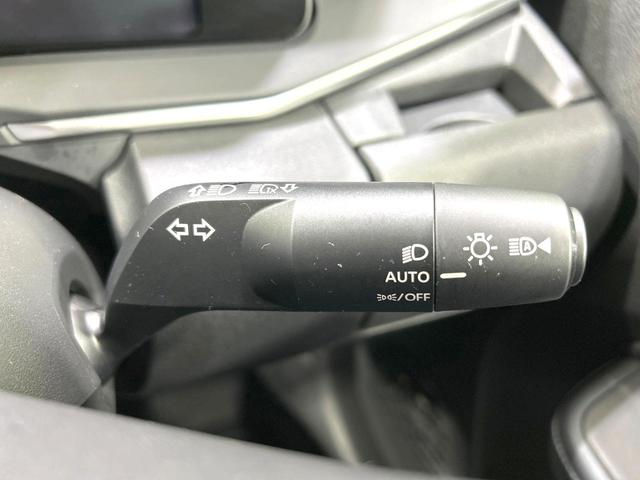 ノート Ｘ　禁煙車　純正９型ディスプレイオーディオ　バックカメラ　衝突軽減装置　スマートキー　ＥＴＣ　ＬＥＤヘッド　オートマチックハイビーム　オートライト　オートエアコン　コーナーセンサー　盗難防止装置（7枚目）