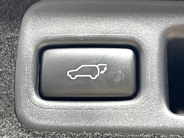 ハリアー プレミアム　禁煙車　ターボ　ムーンルーフ　純正９インチナビ　バックカメラ　ＣＤ／ＤＶＤ／フルセグ　Ｂｌｕｅｔｏｏｔｈ　衝突軽減装置　レーダークルーズ　ＥＴＣ　パワーバックドア　パワーシート　ＬＥＤヘッド（8枚目）