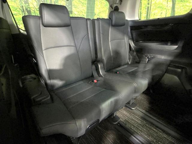 アルファードハイブリッド ＳＲ　Ｃパッケージ　４ＷＤ　後期型　禁煙車　純正９インチディスプレイオーディオ　バックカメラ　Ｂｌｕｅｔｏｏｔｈ　フルセグ　ツインムーンルーフ　モデリスタエアロ　両側電動ドア　後席モニター　衝突軽減装置　１００Ｖ電源（11枚目）