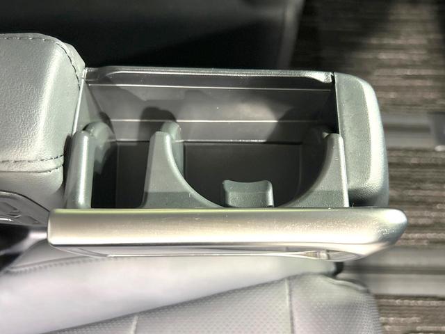 アルファードハイブリッド ＳＲ　Ｃパッケージ　４ＷＤ　後期型　禁煙車　純正９インチディスプレイオーディオ　バックカメラ　Ｂｌｕｅｔｏｏｔｈ　フルセグ　ツインムーンルーフ　モデリスタエアロ　両側電動ドア　後席モニター　衝突軽減装置　１００Ｖ電源（25枚目）