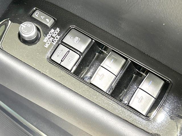 アルファードハイブリッド ＳＲ　Ｃパッケージ　４ＷＤ　後期型　禁煙車　純正９インチディスプレイオーディオ　バックカメラ　Ｂｌｕｅｔｏｏｔｈ　フルセグ　ツインムーンルーフ　モデリスタエアロ　両側電動ドア　後席モニター　衝突軽減装置　１００Ｖ電源（55枚目）