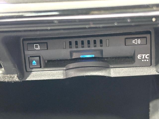 クラウンハイブリッド Ｇ　メーカー純正ナビ　バックカメラ　Ｂｌｕｅｔｏｏｔｈ　フルセグ　衝突軽減装置　ＬＥＤヘッド／フォグ　オートハイビーム　オートライト　レーダークルーズ　１００Ｖ電源　ドラレコ　ＥＴＣ　純正１７インチアルミ（8枚目）