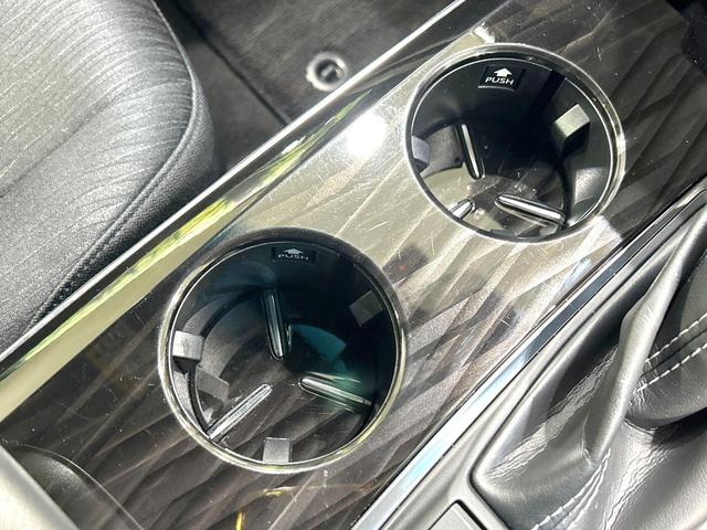 クラウンハイブリッド Ｇ　メーカー純正ナビ　バックカメラ　Ｂｌｕｅｔｏｏｔｈ　フルセグ　衝突軽減装置　ＬＥＤヘッド／フォグ　オートハイビーム　オートライト　レーダークルーズ　１００Ｖ電源　ドラレコ　ＥＴＣ　純正１７インチアルミ（55枚目）