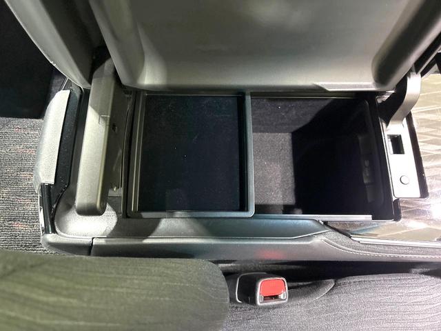 クラウンハイブリッド Ｇ　メーカー純正ナビ　バックカメラ　Ｂｌｕｅｔｏｏｔｈ　フルセグ　衝突軽減装置　ＬＥＤヘッド／フォグ　オートハイビーム　オートライト　レーダークルーズ　１００Ｖ電源　ドラレコ　ＥＴＣ　純正１７インチアルミ（56枚目）