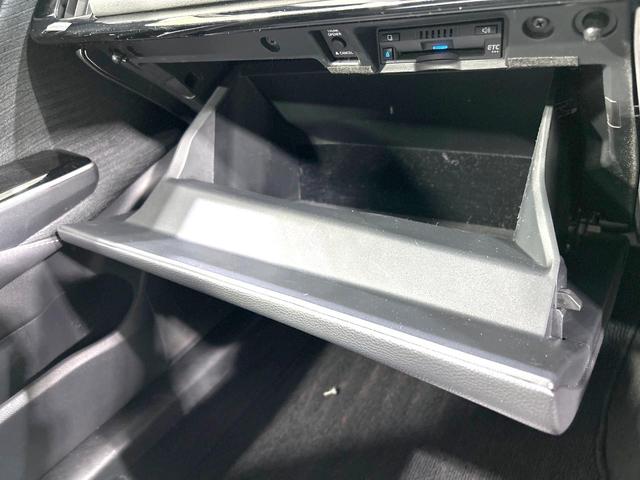 クラウンハイブリッド Ｇ　メーカー純正ナビ　バックカメラ　Ｂｌｕｅｔｏｏｔｈ　フルセグ　衝突軽減装置　ＬＥＤヘッド／フォグ　オートハイビーム　オートライト　レーダークルーズ　１００Ｖ電源　ドラレコ　ＥＴＣ　純正１７インチアルミ（58枚目）