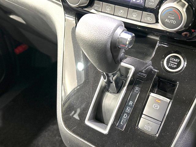 セレナ ハイウェイスター　後期　純正ナビ　全周囲カメラ　ＣＤ／ＤＶＤ／フルセグ　Ｂｌｕｅｔｏｏｔｈ　衝突軽減装置　ＬＥＤヘッド／フォグ　オートライト　プロパイロット　両側電動スライドドア　リアオートエアコン　純正１６インチＡＷ（28枚目）