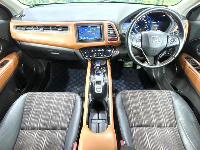 ヴェゼル ハイブリッドＺ　禁煙車　モデューロ１６インチホイール　茶内装　寒冷地仕様　ナビ　バックカメラ　衝突軽減装置　クルーズコントロール　シートヒーター　ＬＥＤヘッド　コーナーセンサー　ＥＴＣ　ルーフレール　フルセグ（2枚目）