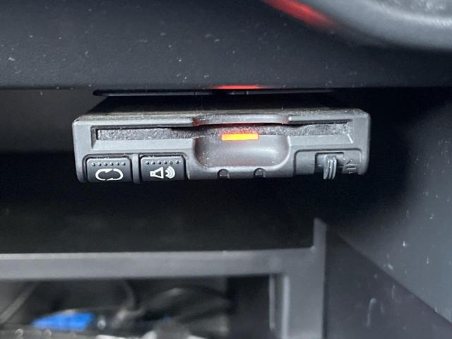 ノート メダリスト　ナビゲーション　全周囲カメラ　ＥＴＣ　インテリジェントキー　電動格納ミラー　オートエアコン　Ｂｌｕｅｔｏｏｔｈ　オートライト　ヘッドライトレベライザー　横滑り防止（6枚目）