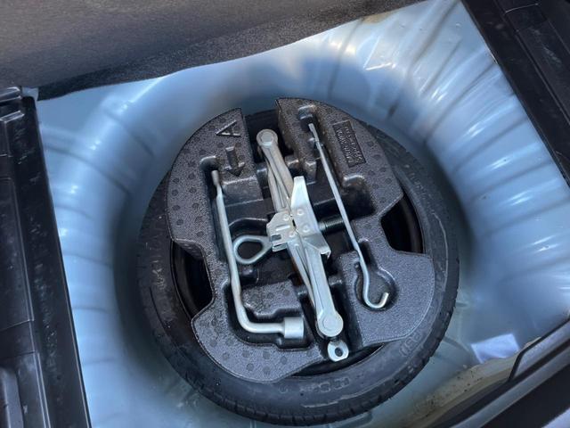 ノート メダリスト　ナビゲーション　全周囲カメラ　ＥＴＣ　インテリジェントキー　電動格納ミラー　オートエアコン　Ｂｌｕｅｔｏｏｔｈ　オートライト　ヘッドライトレベライザー　横滑り防止（60枚目）