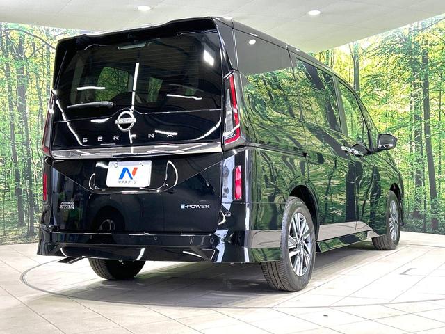 セレナ ｅ－パワー　ハイウェイスターＶ　登録済未使用車　メーカー純正１２．３型ナビ　全周囲カメラ　プロパイロット　両側電動スライドドア　衝突軽減装置　ＨＤＭＩ　シートヒーター　デジタルインナーミラー　リアオートエアコン　ＬＥＤヘッド（18枚目）