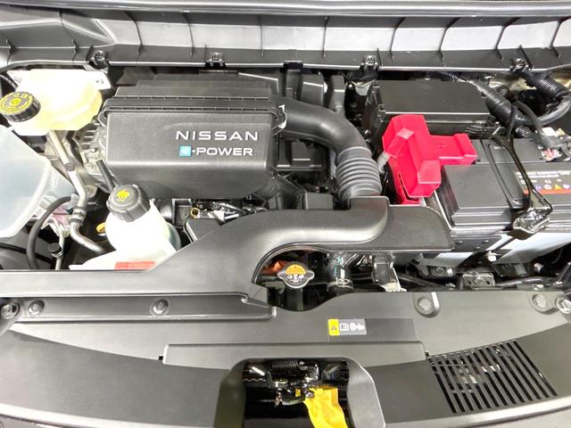 セレナ ｅ－パワー　ハイウェイスターＶ　登録済未使用車　メーカー純正１２．３型ナビ　全周囲カメラ　プロパイロット　両側電動スライドドア　衝突軽減装置　ＨＤＭＩ　シートヒーター　デジタルインナーミラー　リアオートエアコン　ＬＥＤヘッド（19枚目）