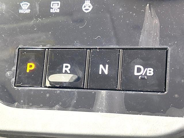 セレナ ｅ－パワー　ハイウェイスターＶ　登録済未使用車　メーカー純正１２．３型ナビ　全周囲カメラ　プロパイロット　両側電動スライドドア　衝突軽減装置　ＨＤＭＩ　シートヒーター　デジタルインナーミラー　リアオートエアコン　ＬＥＤヘッド（27枚目）