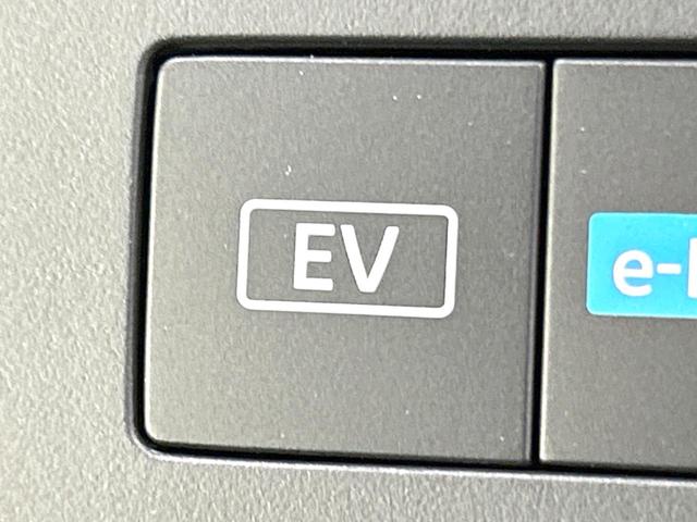セレナ ｅ－パワー　ハイウェイスターＶ　登録済未使用車　メーカー純正１２．３型ナビ　全周囲カメラ　プロパイロット　両側電動スライドドア　衝突軽減装置　ＨＤＭＩ　シートヒーター　デジタルインナーミラー　リアオートエアコン　ＬＥＤヘッド（40枚目）