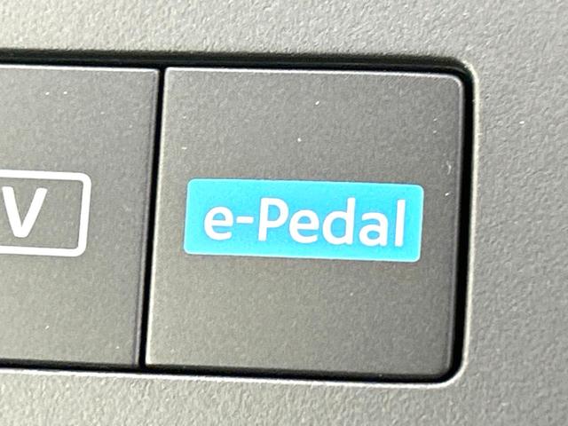 セレナ ｅ－パワー　ハイウェイスターＶ　登録済未使用車　メーカー純正１２．３型ナビ　全周囲カメラ　プロパイロット　両側電動スライドドア　衝突軽減装置　ＨＤＭＩ　シートヒーター　デジタルインナーミラー　リアオートエアコン　ＬＥＤヘッド（43枚目）