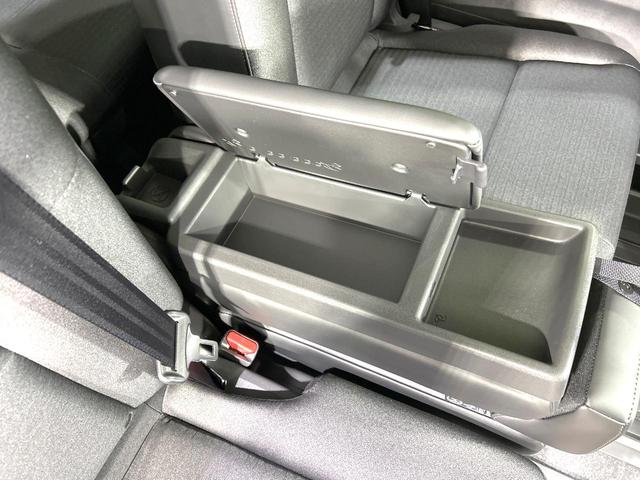 セレナ ｅ－パワー　ハイウェイスターＶ　登録済未使用車　メーカー純正１２．３型ナビ　全周囲カメラ　プロパイロット　両側電動スライドドア　衝突軽減装置　ＨＤＭＩ　シートヒーター　デジタルインナーミラー　リアオートエアコン　ＬＥＤヘッド（67枚目）