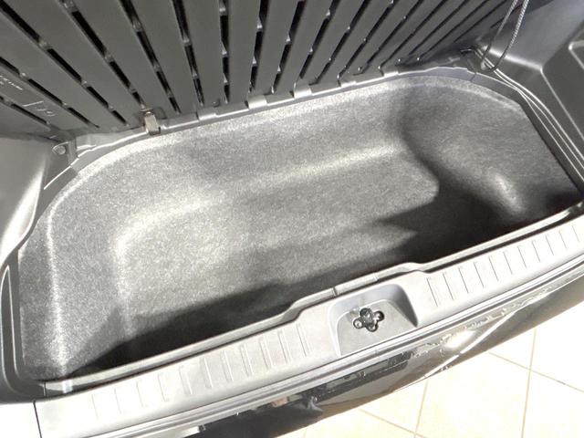 セレナ ｅ－パワー　ハイウェイスターＶ　登録済未使用車　メーカー純正１２．３型ナビ　全周囲カメラ　プロパイロット　両側電動スライドドア　衝突軽減装置　ＨＤＭＩ　シートヒーター　デジタルインナーミラー　リアオートエアコン　ＬＥＤヘッド（71枚目）