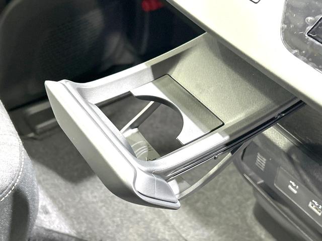 セレナ ｅ－パワー　ハイウェイスターＶ　登録済未使用車　メーカー純正１２．３型ナビ　全周囲カメラ　プロパイロット　両側電動スライドドア　衝突軽減装置　ＨＤＭＩ　シートヒーター　デジタルインナーミラー　リアオートエアコン　ＬＥＤヘッド（76枚目）