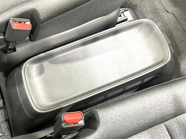 セレナ ｅ－パワー　ハイウェイスターＶ　登録済未使用車　メーカー純正１２．３型ナビ　全周囲カメラ　プロパイロット　両側電動スライドドア　衝突軽減装置　ＨＤＭＩ　シートヒーター　デジタルインナーミラー　リアオートエアコン　ＬＥＤヘッド（79枚目）